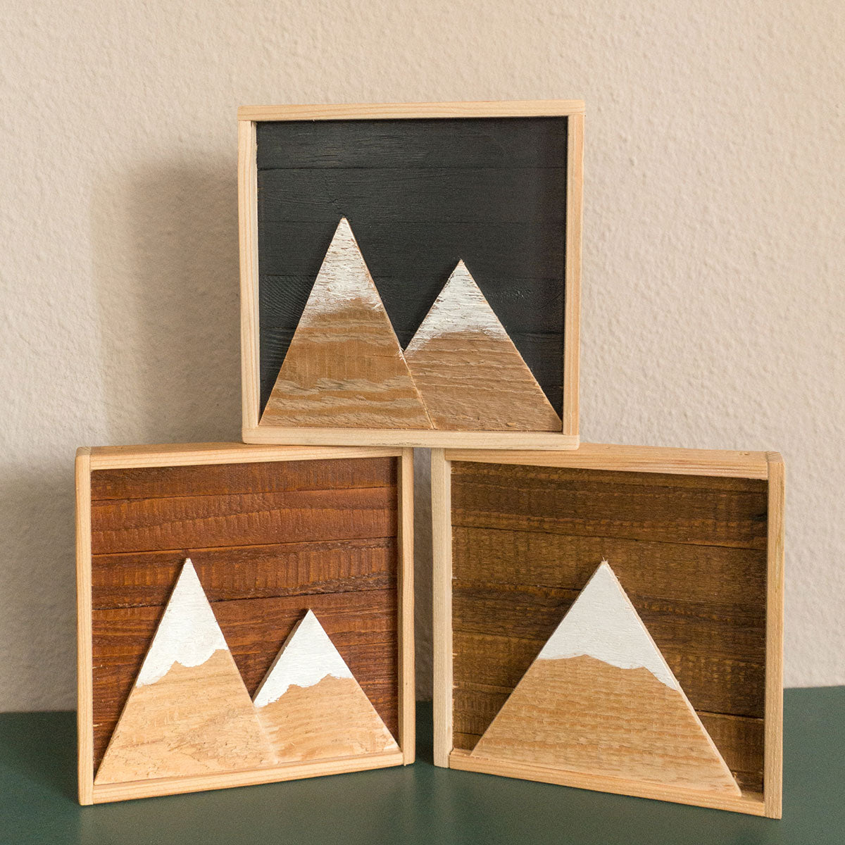 Bergmotiv aus Altholz