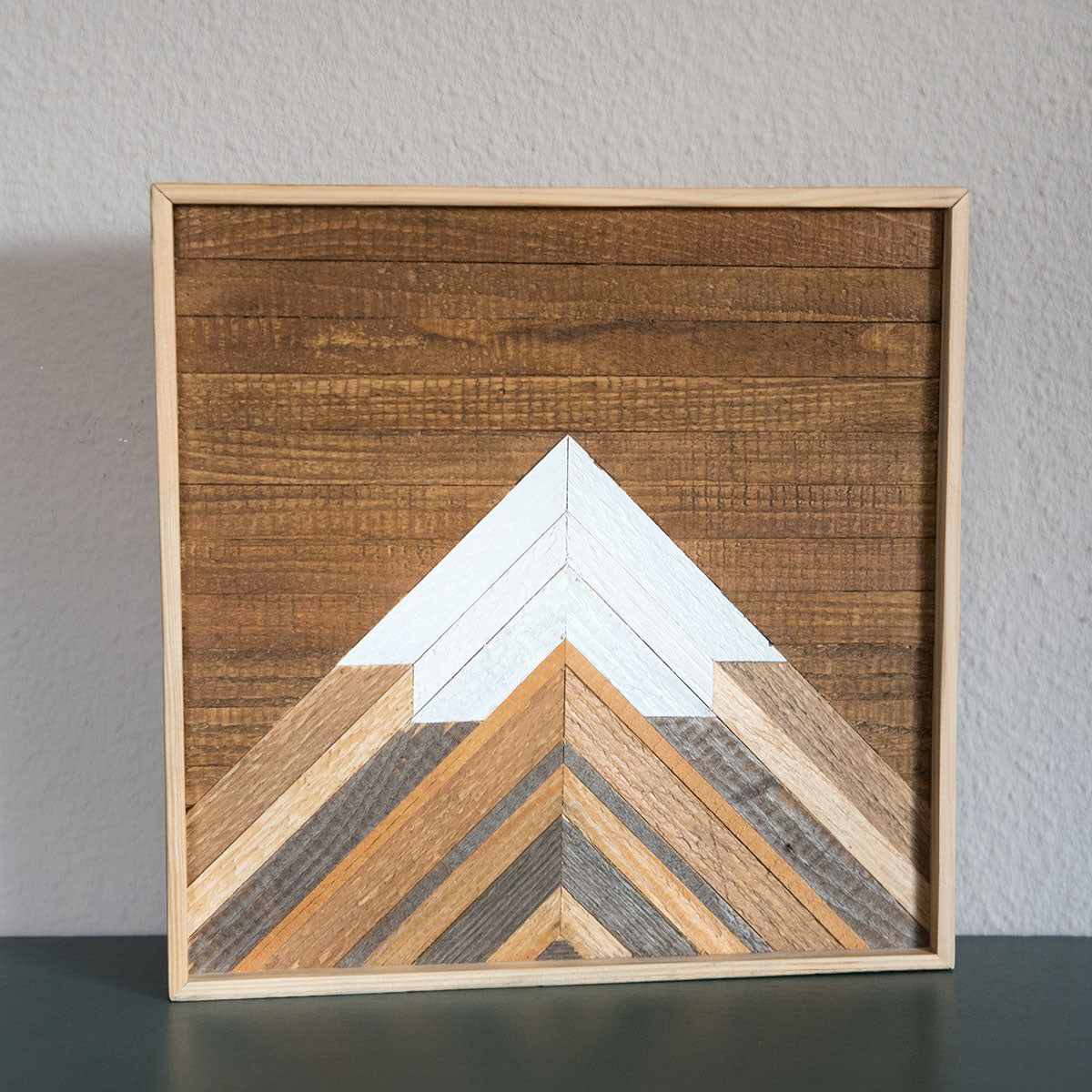 Bergmotiv aus Altholz - 40x40cm