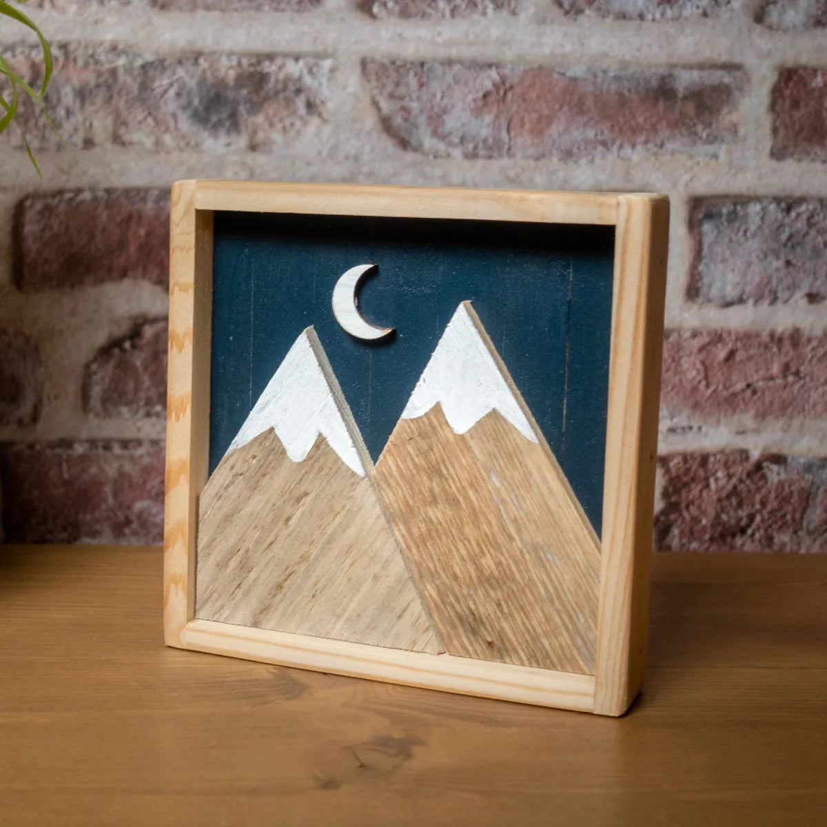 Bergmotiv aus Altholz mit Nachthimmel - 15x15cm